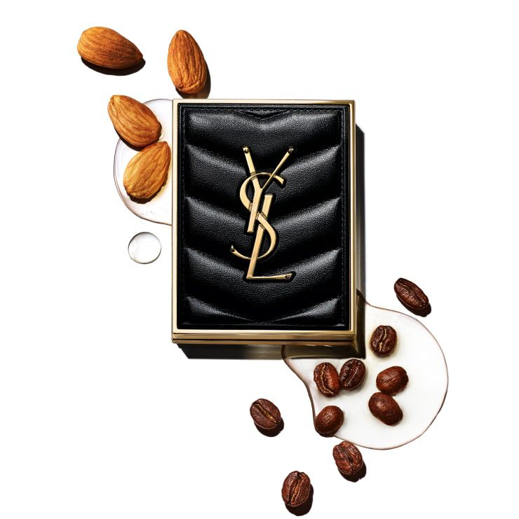 THE NEW COUTURE MINI CLUTCH: PALETTE OF 4 COUTURE EYE SHADOWS
