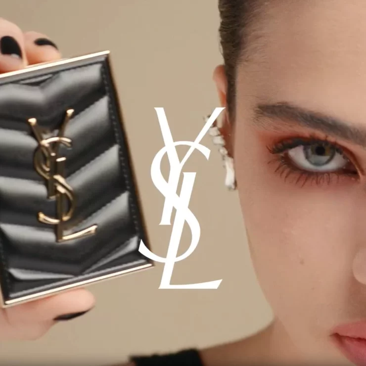 THE NEW COUTURE MINI CLUTCH: PALETTE OF 4 COUTURE EYE SHADOWS THE NEW COUTURE MINI CLUTCH: PALETTE OF 4 COUTURE EYE SHADOWS