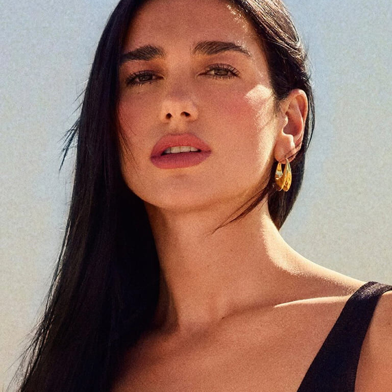 DUA LIPA'S SUMMER LOOK