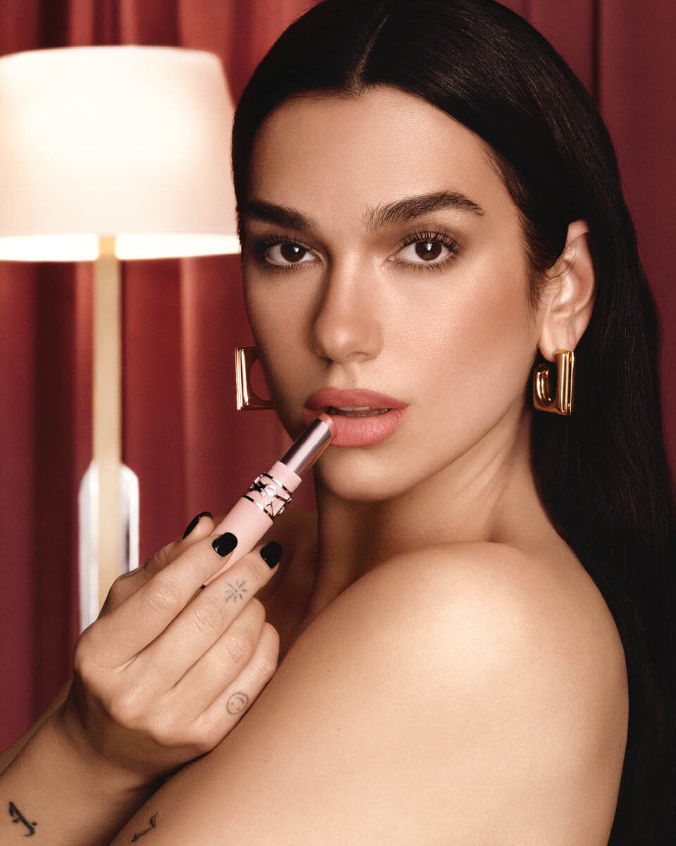 YSL DUA LIPA APPLYING THE LOVENUDE LIP BLUSHER