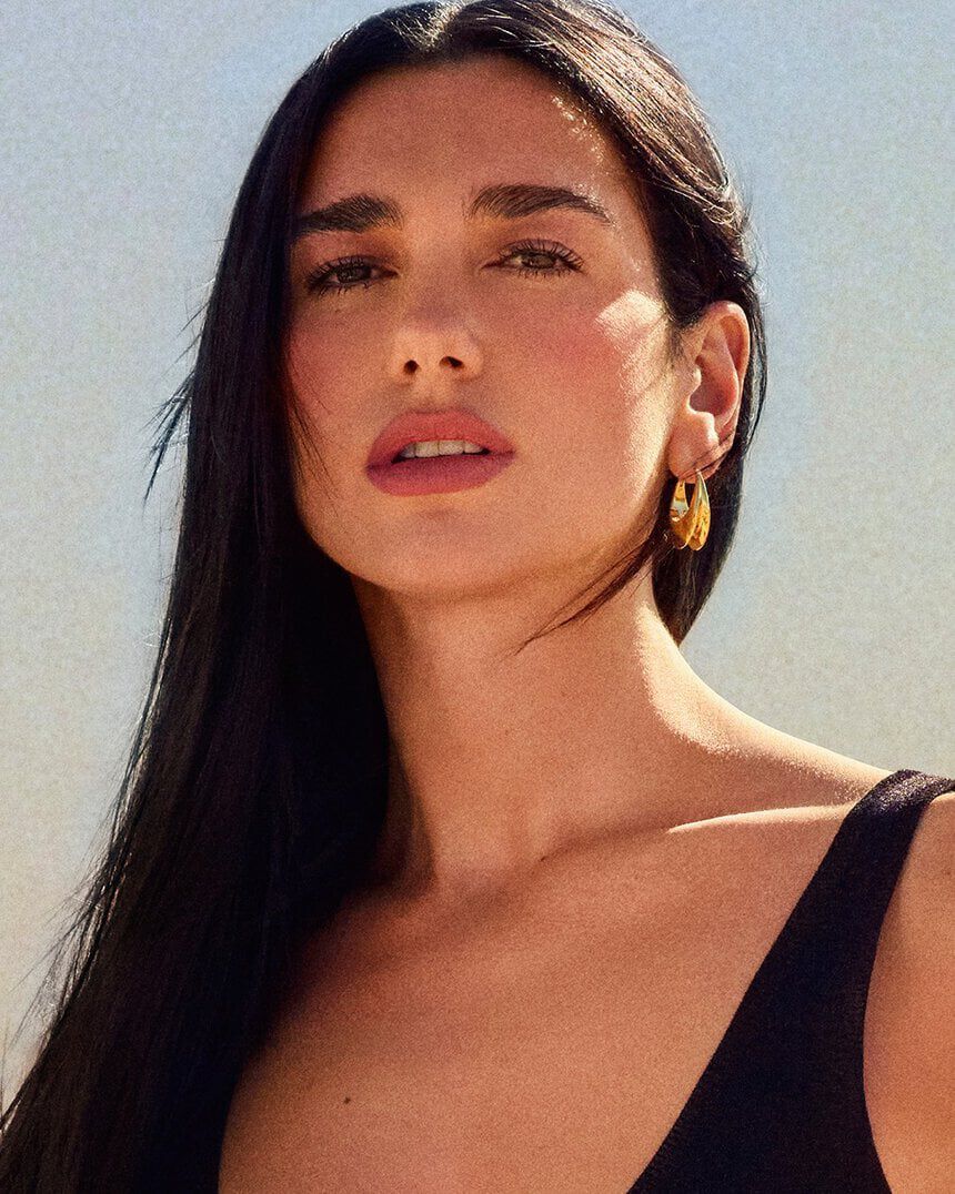 NEW SIGNATURE LOOK WITH DUA LIPA
