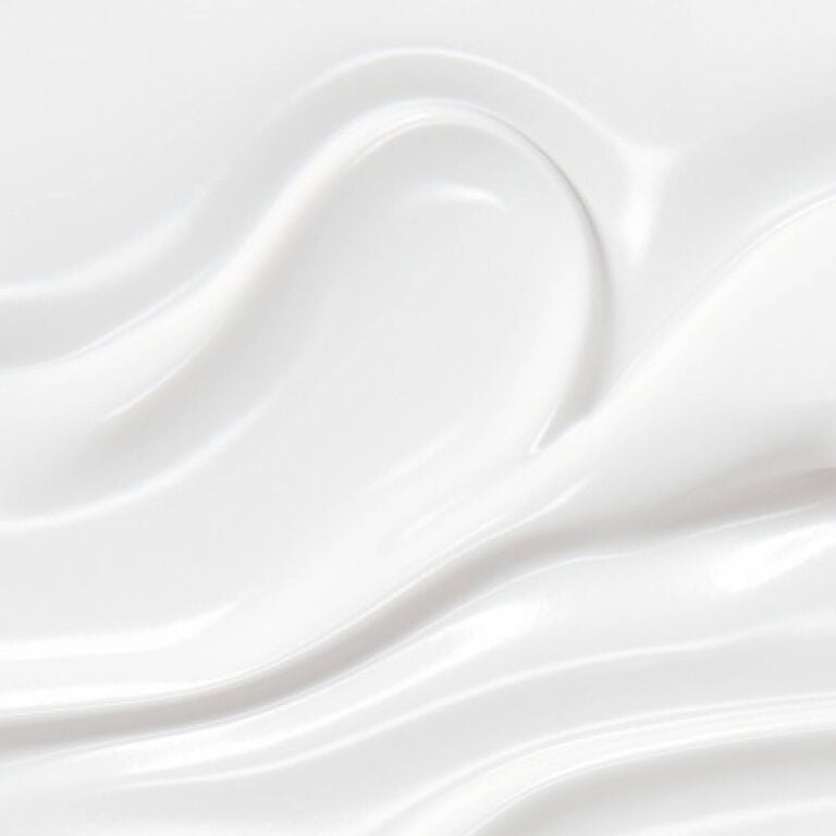 YSL Pure Shots Eye Reboot Cream : gros plan sur sa texture blanche, lisse et luxueuse, qui souligne sa richesse.